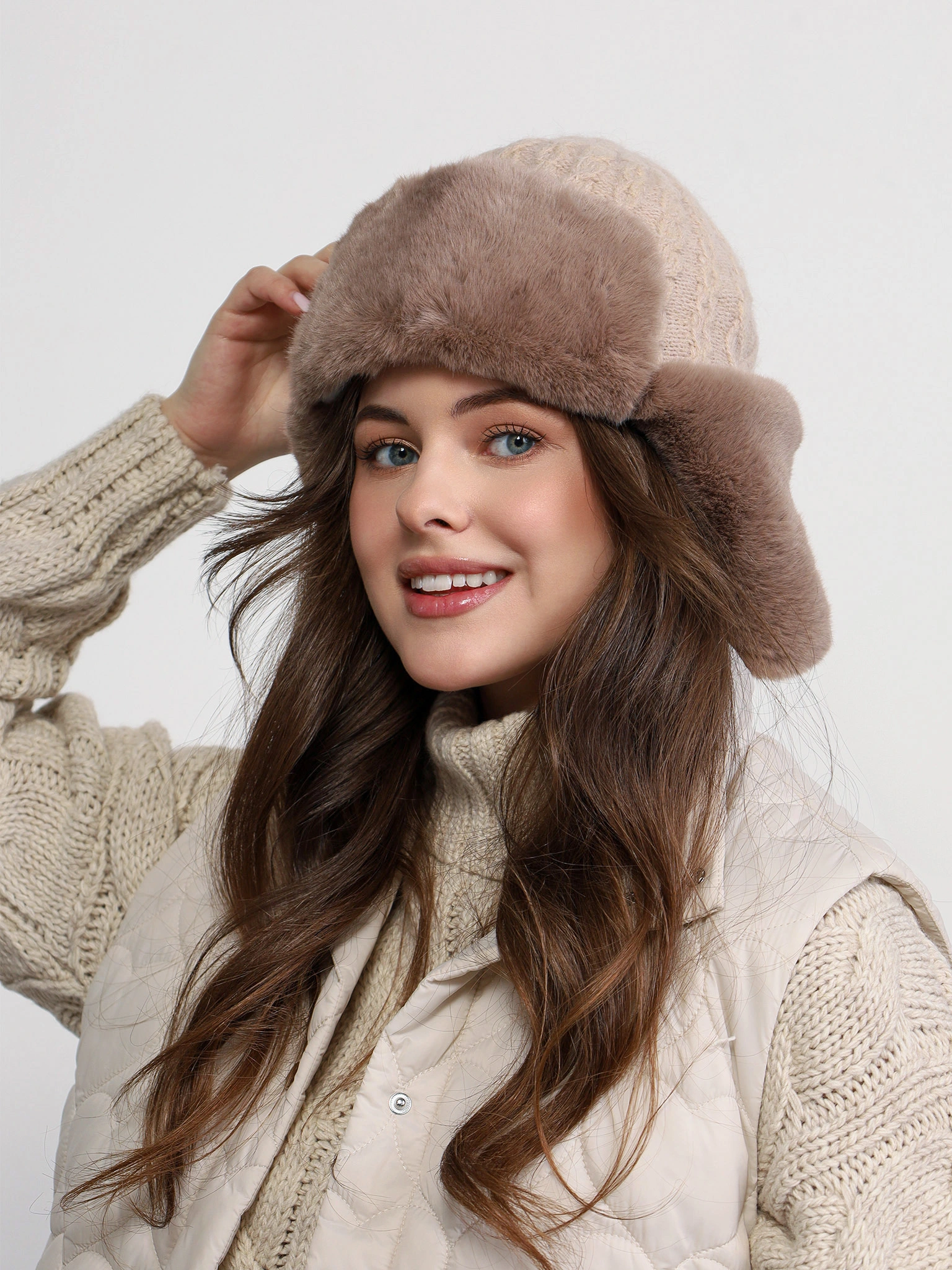 Шапка-ушанка с меховым отворотом в ассортименте